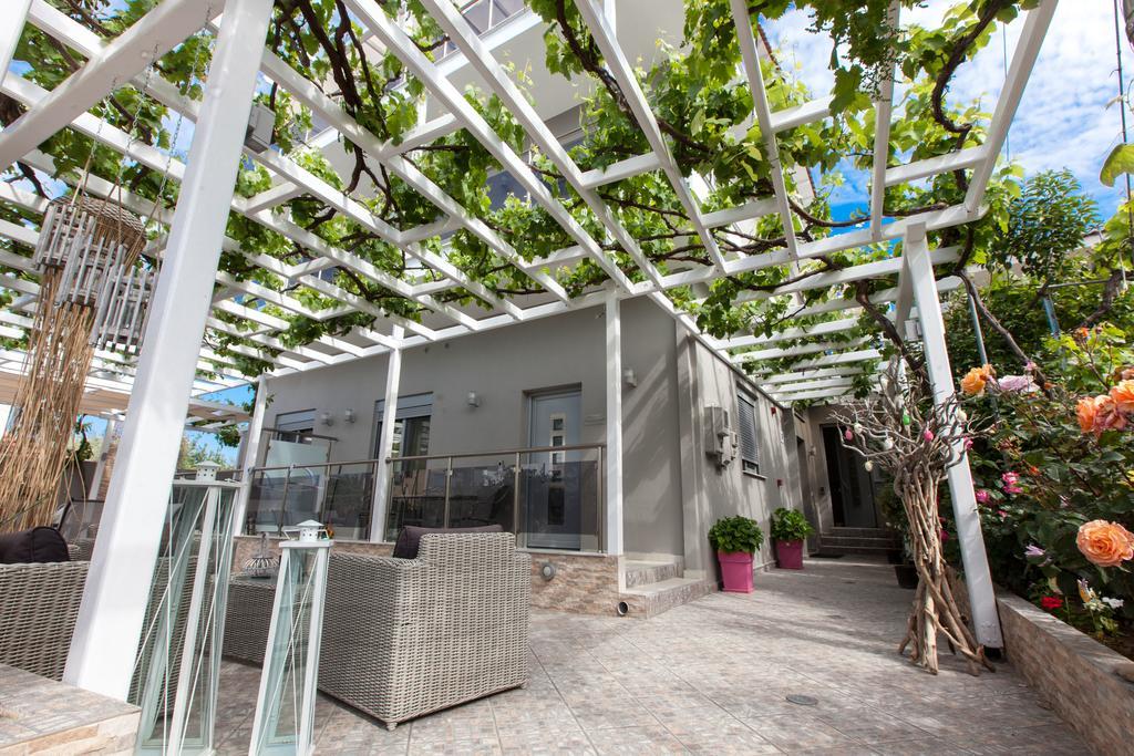 Muses Studios بوتوس المظهر الخارجي الصورة